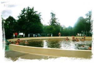 Het warmwater buitenbad in Majsa