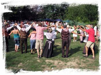 dansen tijdens feestdagen in de omgeving