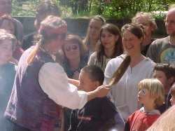 Carl zegent de kinderen