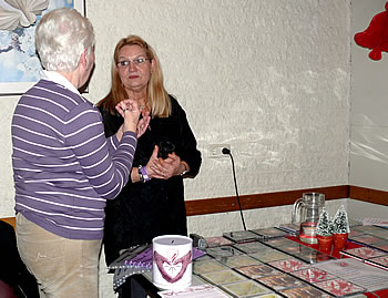 Marleen heeft altijd ruimte voor een praatje met belangstellenden