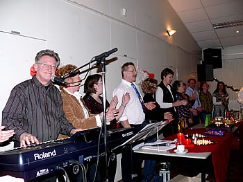 Kerstzang met Joop op de voorgrond